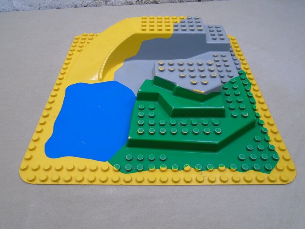 LEGO Duplo Zoo 15"x15" Base Plate Raised 3-D Water Land Slide Pond Green Blue